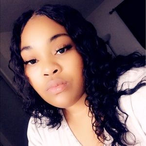 Meet your Posher, Dee